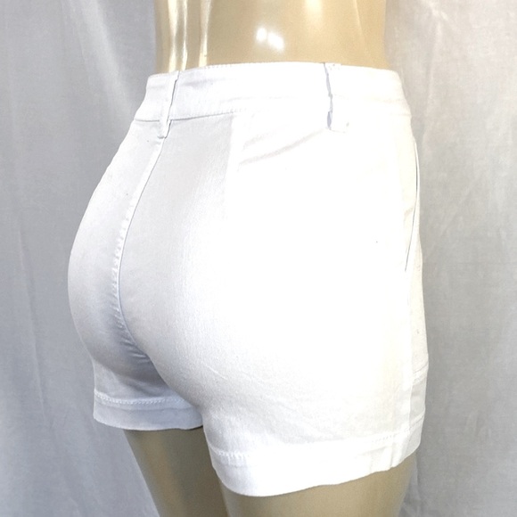 COPPER KEY Juniors White Shorts Button Fly Size 5 Utility Style 2.75” Inseam NWT - Picture 2 of 7